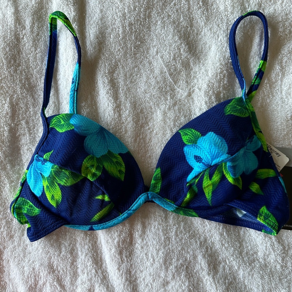 NWT Mix It Swim by JC Penny Bikini top, Size 12